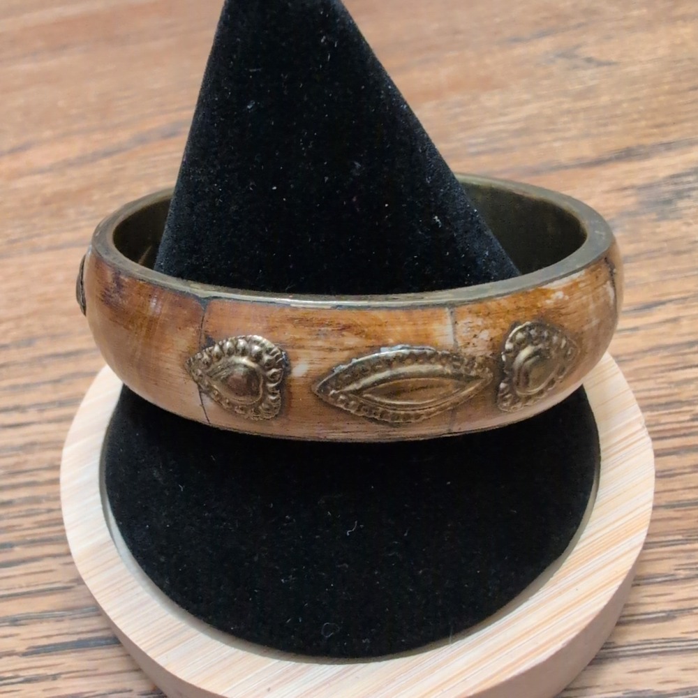 Vintage Brass and Bone Inlay Bangle Bracelet Made in India Bohemian Style - Picture 1 of 4